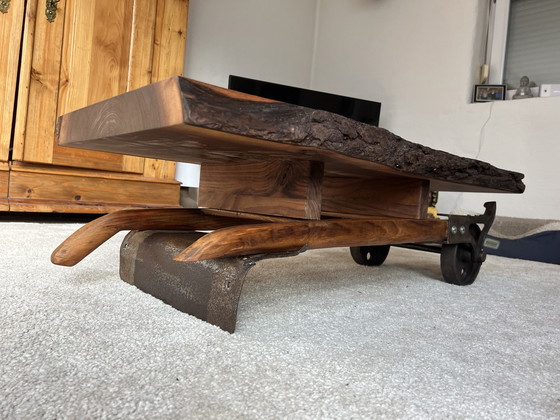 Image 1 of Table basse design faite main Noyer style rustique par Ralf Ott