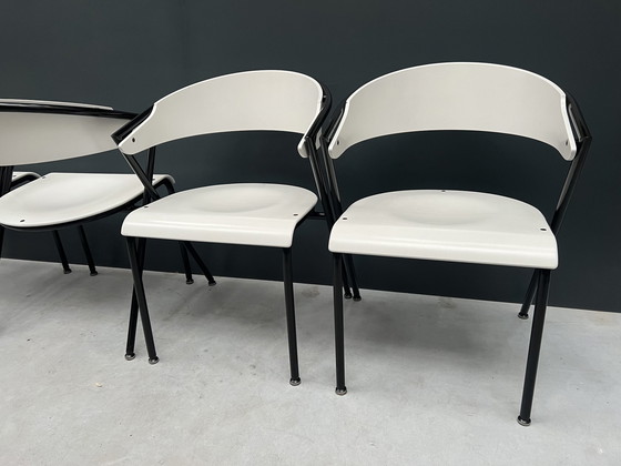 Image 1 of 4 chaises des années 80, style Memphis