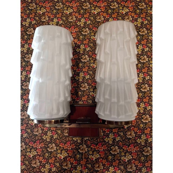 Image 1 of Coppia di lampade da parete vintage in legno, vetro opaco e ottone, 1950