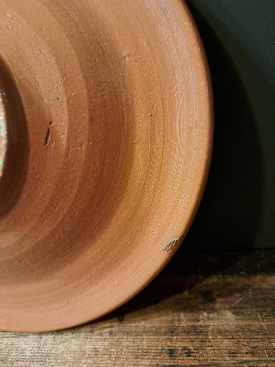 Image 1 of 1 piatto decorativo da parete in terracotta dipinta a mano d'epoca Russel Tiglo 1944