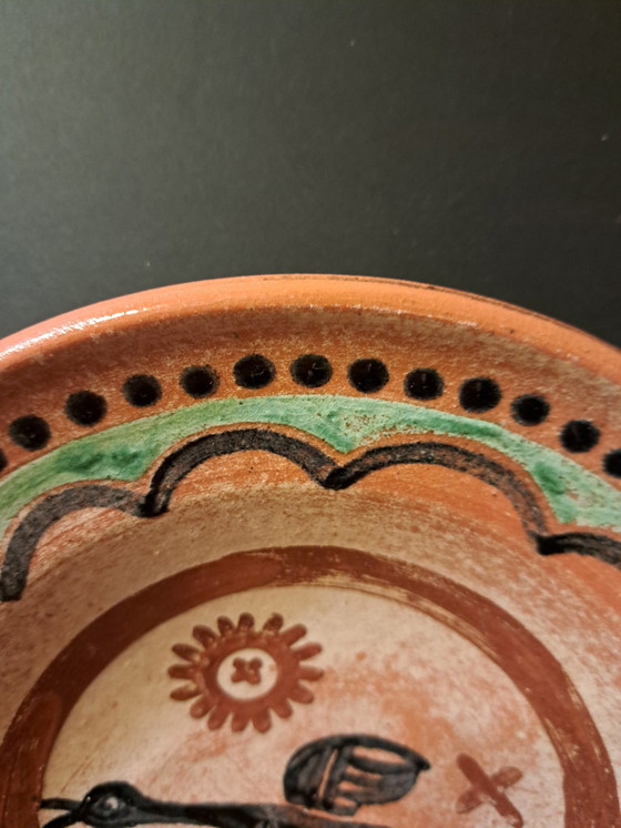 Image 1 of 1 piatto decorativo da parete in terracotta dipinta a mano d'epoca Russel Tiglo 1944