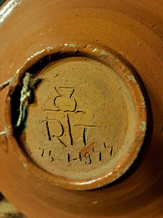 Image 1 of 1 piatto decorativo da parete in terracotta dipinta a mano d'epoca Russel Tiglo 1944