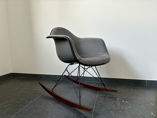 Fauteuil à bascule Vitra RAR Eames