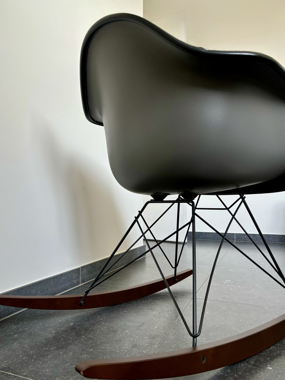 Image 1 of Fauteuil à bascule Vitra RAR Eames