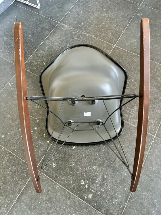 Image 1 of Fauteuil à bascule Vitra RAR Eames