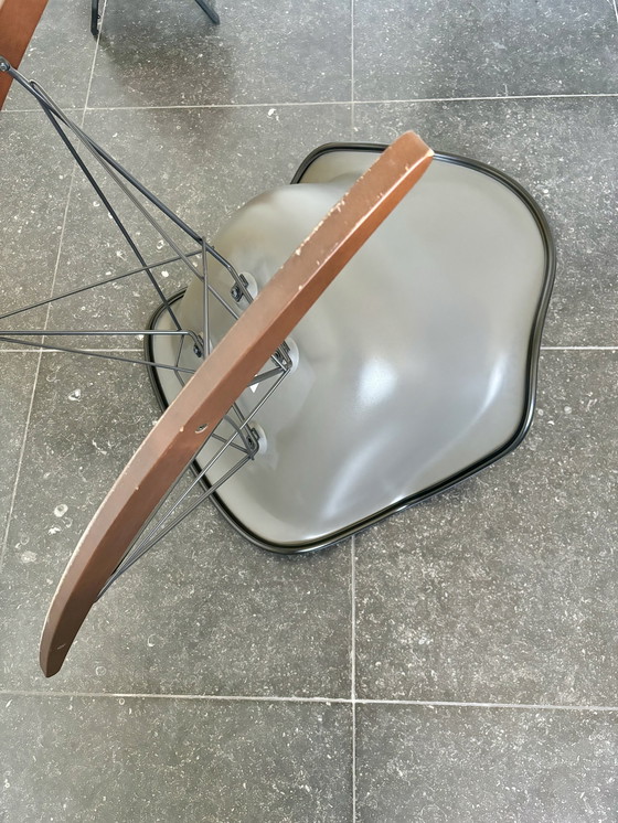 Image 1 of Fauteuil à bascule Vitra RAR Eames