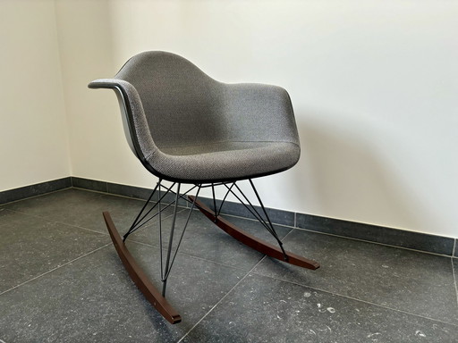 Fauteuil à bascule Vitra RAR Eames