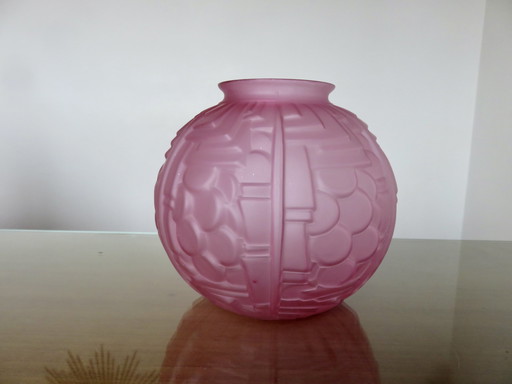 Vase Boule Art Déco, En Verre Moulé Rose, Années 40 50