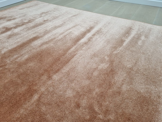 Image 1 of Tapis moderne de couleur rouille