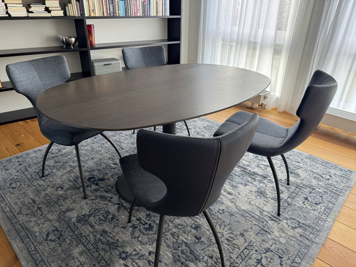 Leolux Columna Dining Table With 4 Callas Chairs