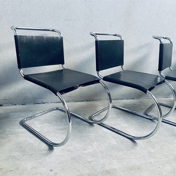 Image 1 of Chaises de salle à manger en cuir de la série MR de Mies van der Rohe 1960