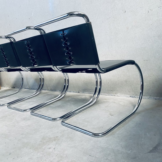 Image 1 of Chaises de salle à manger en cuir de la série MR de Mies van der Rohe 1960