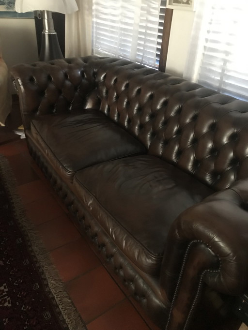 Canapé Chesterfield 2-3 places en cuir marron foncé