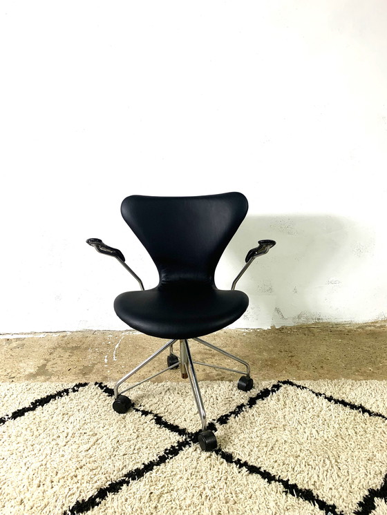 Image 1 of Chaise de bureau "Seven" par Arne Jacobsen pour Fritz Hansen, Danemark, années 1950