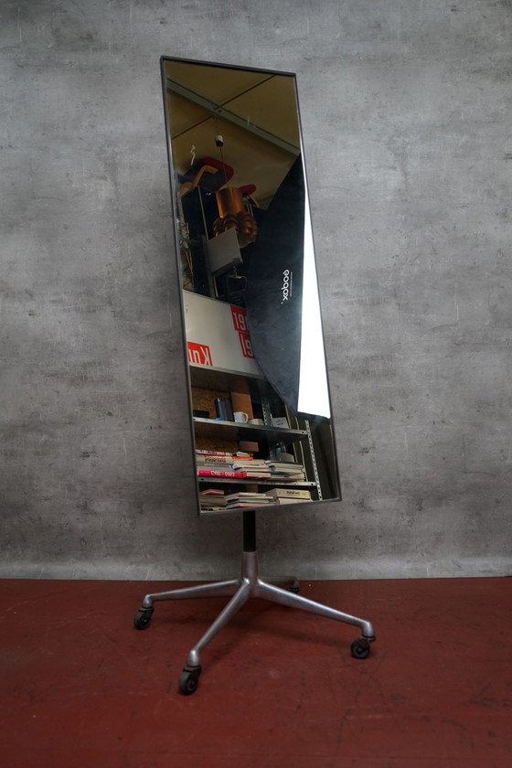 Image 1 of Miroir vintage en chrome
