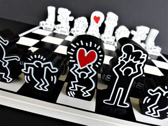 Image 1 of Jeu d'échecs de Keith Haring objet décoratif