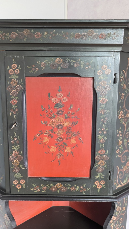 Hand painted corner cabinet from Hindeloopen