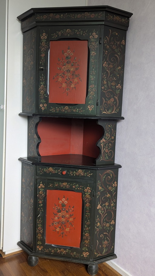 Hand painted corner cabinet from Hindeloopen