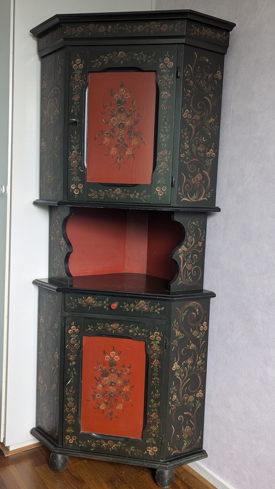 Image 1 of Hand painted corner cabinet from Hindeloopen