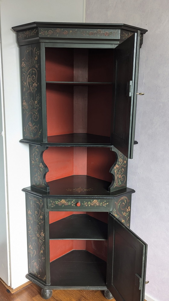 Image 1 of Hand painted corner cabinet from Hindeloopen