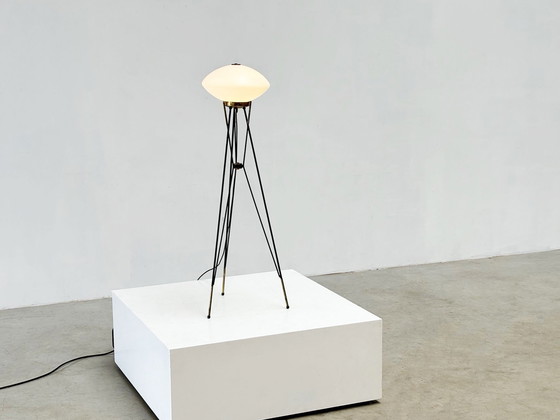 Image 1 of Elegant Italian floorlamp with white opaline shade