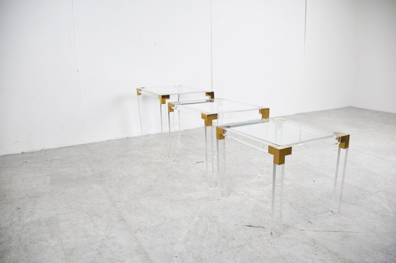 Image 1 of Nid de tables vintage en laiton et lucite