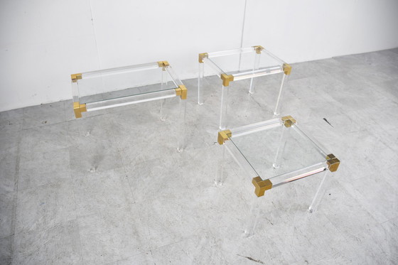 Image 1 of Nid de tables vintage en laiton et lucite