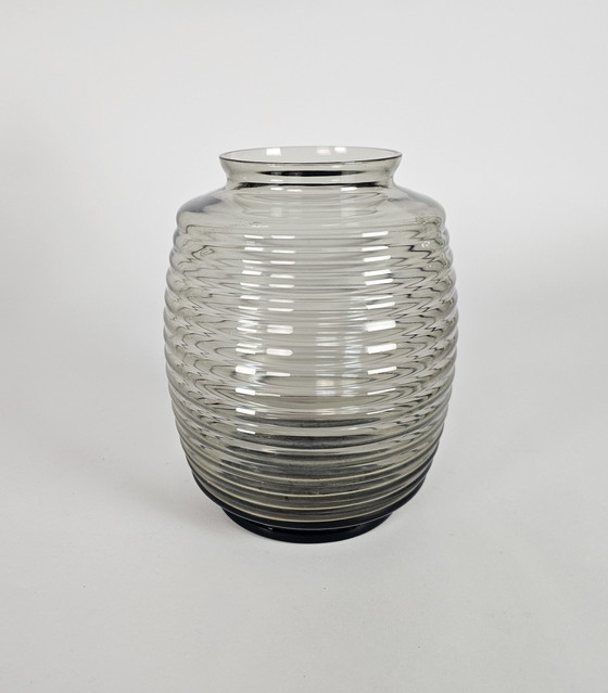 Image 1 of Glass Factory Leerdam - A.D. Copier - Ribbed vase - ´Tonnetje´ - Smoke glass - 1953