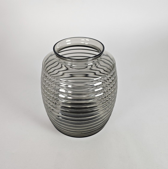 Image 1 of Glass Factory Leerdam - A.D. Copier - Ribbed vase - ´Tonnetje´ - Smoke glass - 1953