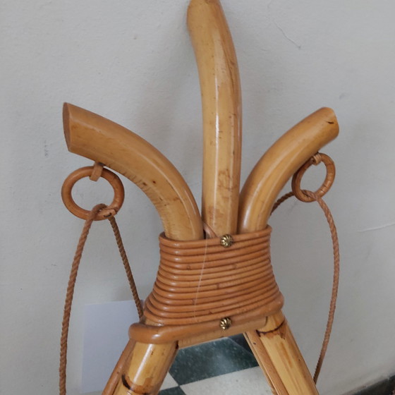 Image 1 of Espejo de recibidor o baño de ratán/bambú con forma de pez