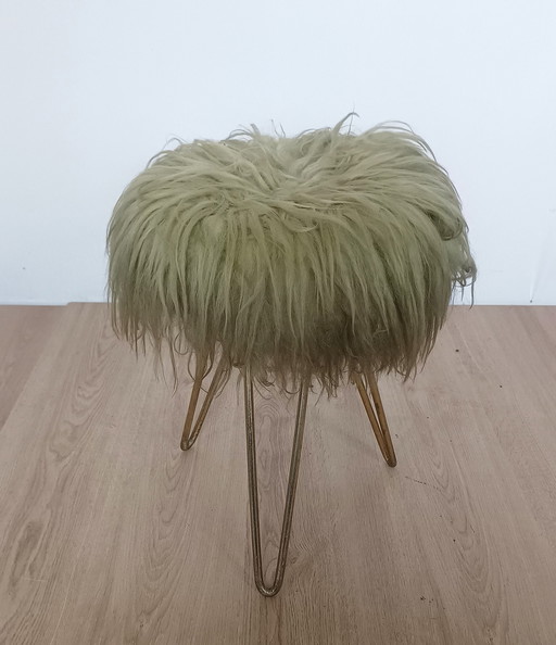 Tabouret en poil de chèvre avec pieds en épingle à cheveux