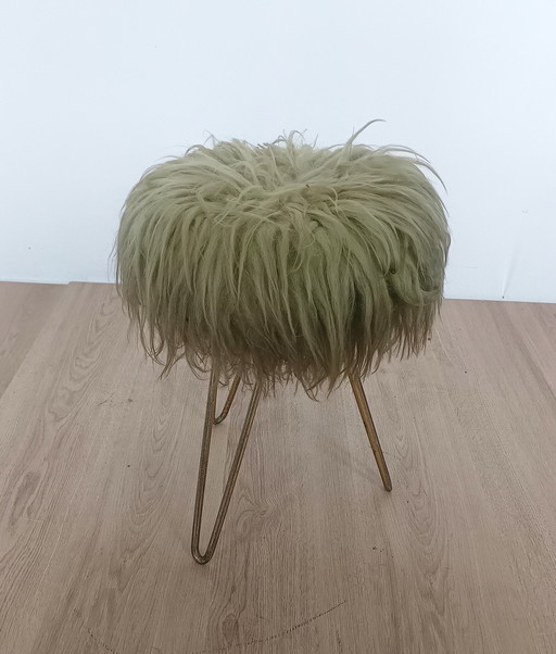 Tabouret en poil de chèvre avec pieds en épingle à cheveux