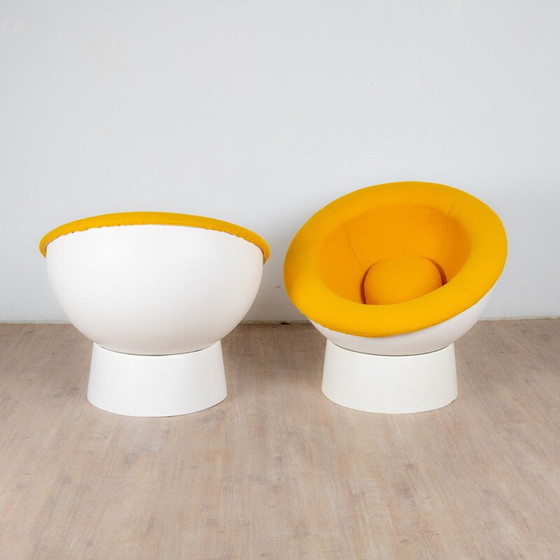 Image 1 of Vintage sphere armchairs in fiberglass and wool Kvadrat, France 1960