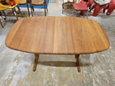 Mesa de comedor de teca extensible y regulable en altura 