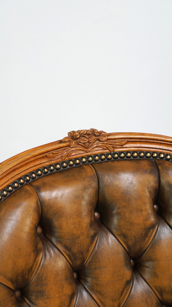 Image 1 of 2 x Fauteuil chesterfield baroque en cuir de bœuf avec pieds queen Ann