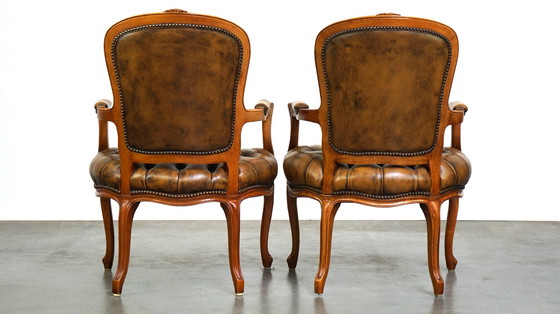 Image 1 of 2 x Fauteuil chesterfield baroque en cuir de bœuf avec pieds queen Ann