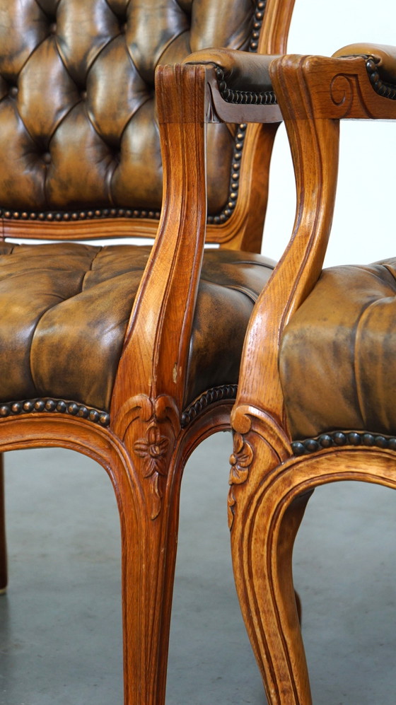 Image 1 of 2 x Fauteuil chesterfield baroque en cuir de bœuf avec pieds queen Ann