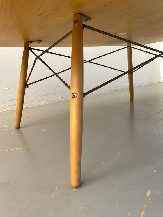 Image 1 of Charles & Ray Eames Gold Leaf tafel