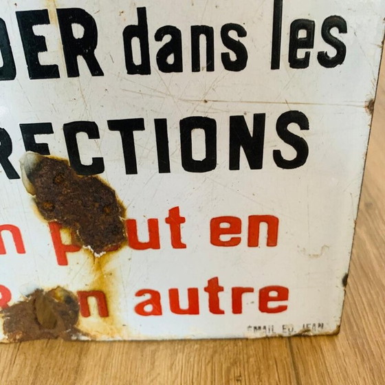 Image 1 of Insegna smaltata d'epoca "Non attraversare un treno, potrebbe nasconderne un altro", 1930