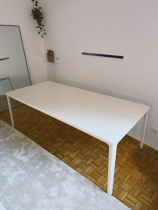 Vitra Plate dining table