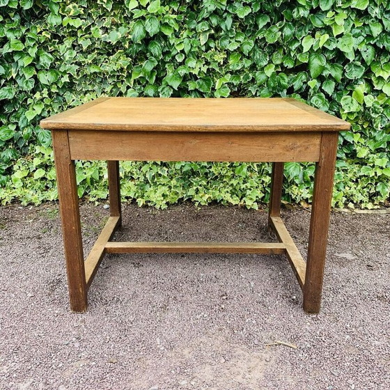 Image 1 of Vintage honey-colored oak table