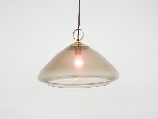 Lampada a sospensione in vetro fumé e ottone di metà secolo