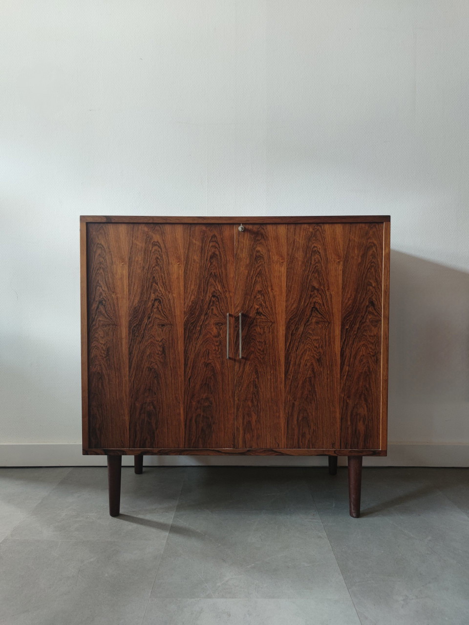 Armoire danoise vintage en bois de rose