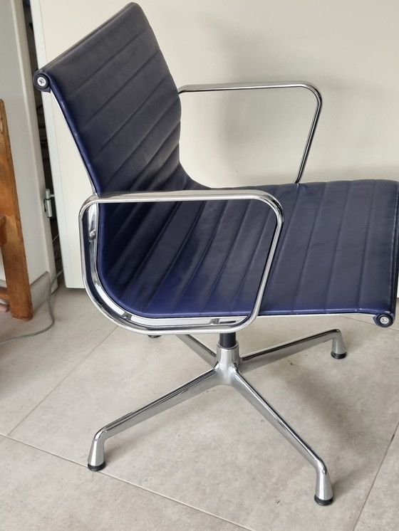 Image 1 of Vitra EA 108 office chair