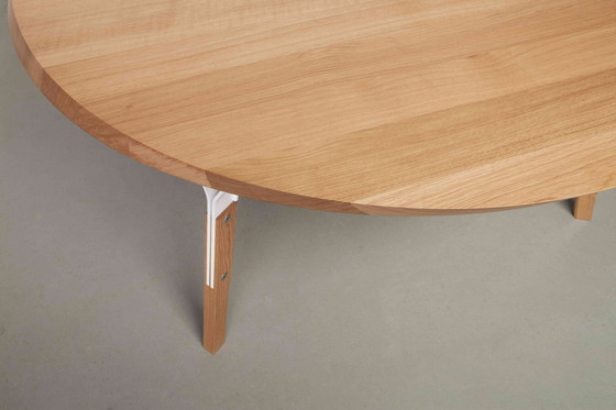 Image 1 of Round solid oak table, design Alfredo Häberli for Quodes