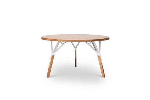 Round solid oak table, design Alfredo Häberli for Quodes