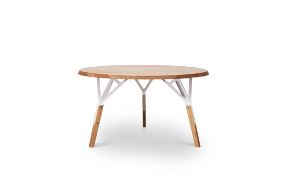 Image 1 of Round solid oak table, design Alfredo Häberli for Quodes