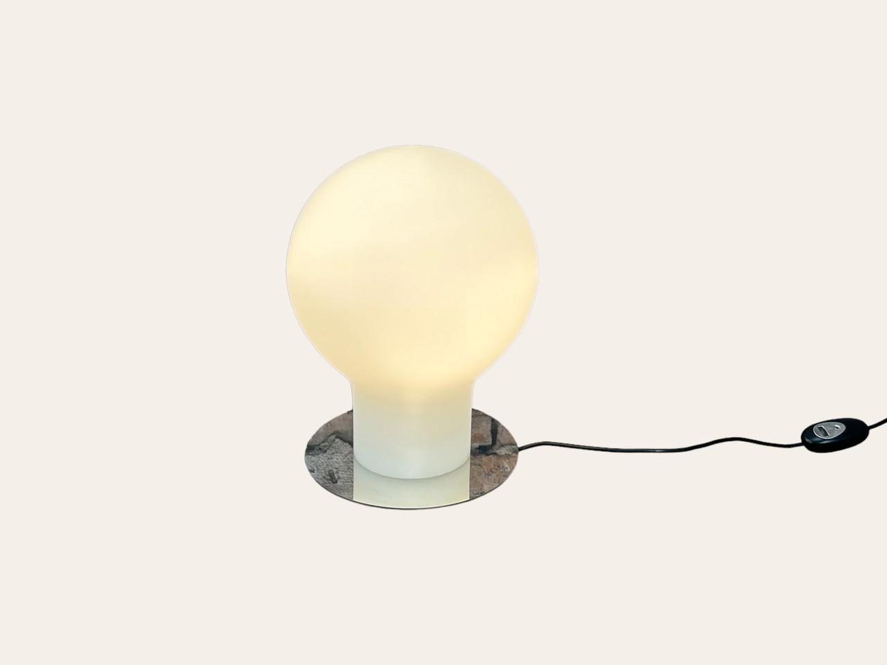 Oluce Table lamps | Whoppah Oluce Table lamps | Whoppah