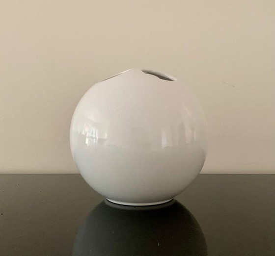 Image 1 of Vaso sferico • Bowling • Porcellana vitrea • Enzo Bioli • Il Picchio • 1970