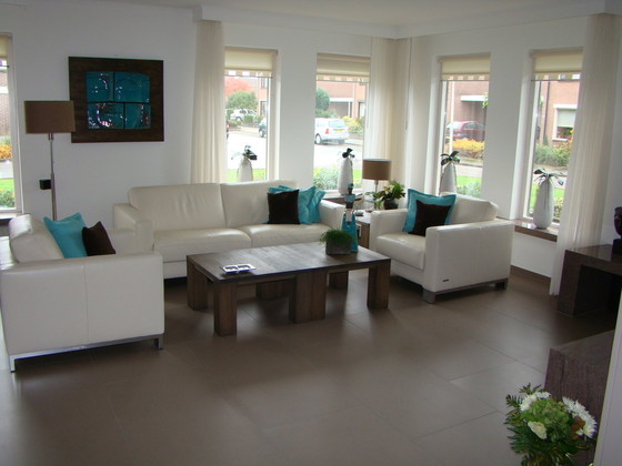 Image 1 of 2.5 Seater Sofa And 2 Armchairs